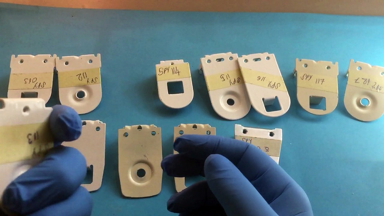 Spy113-Maviperde-Dar Kasa Kısa Metal Yuvarlak Kafalı Beyaz