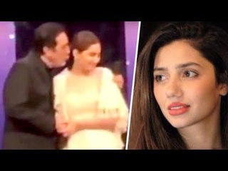 Mahira Khan's Awkward Moment At An Award Function | Bollywood Buzz