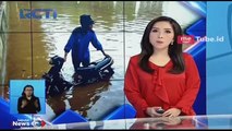 Jembatan Putus, Warga Bopong Motor Lewati Sungai