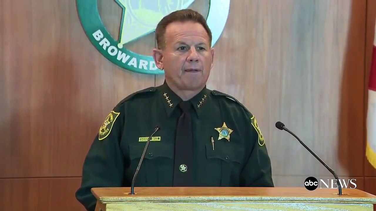 Armed deputy Scott Peterson at Stoneman Douglas HS Parkland, Florida Shooting NEVER WENT IN!