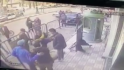 Trois policiers sauvent un enfant