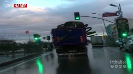 Aşırı yüklü kamyon faciaya neden olacaktı