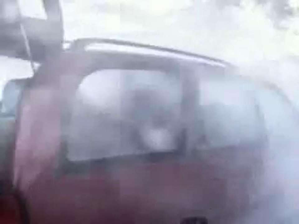 Sovande par överraskas med snökanon