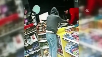 Akaryakıt istasyonlarındaki silahlı soygunlar güvenlik kameralarına yansıdı - BURSA