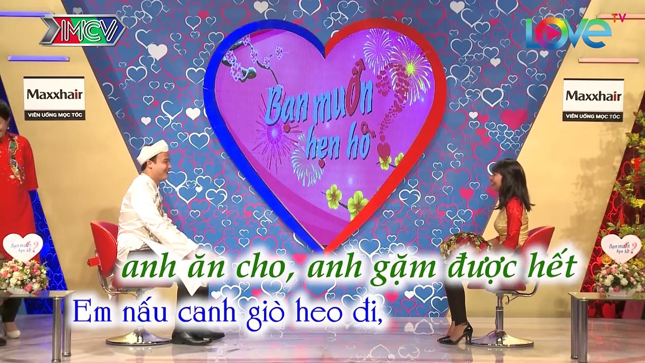 Cô nàng khiến nhà trai hốt hoảng khi lột tóc giả ngay trên sân khấu