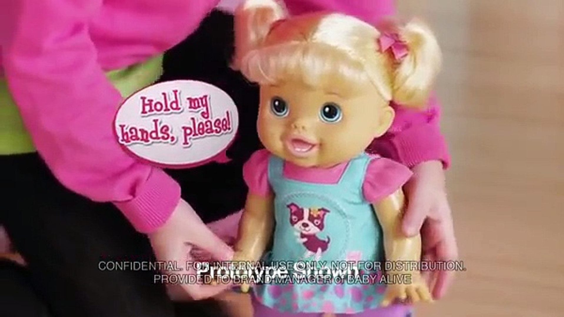 Hasbro Bebe Apprend A Marcher Chez Toysrus Video Dailymotion