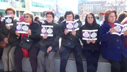 Çorum CHP'li Kadınlar Çocuk İstismarlarına Oturma Eylemiyle Tepki Gösterdi