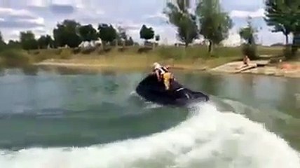 Manobras insanas com jetski no lago