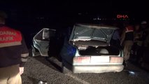 Manisa Otomobil Tır'a Çarptı 3 Ölü, 2 Yaralı