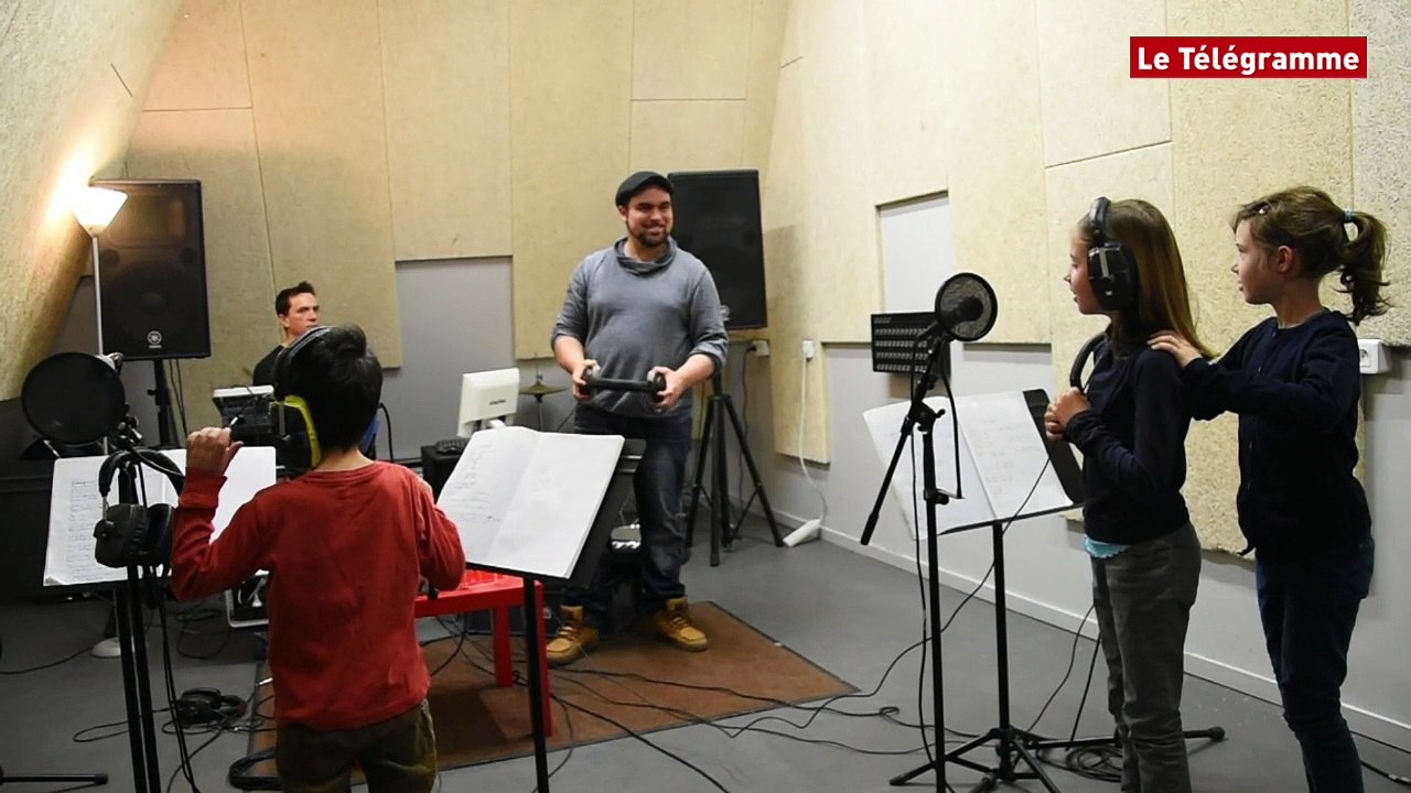 Quimper. Des écoliers bilingues en studio au Novomax