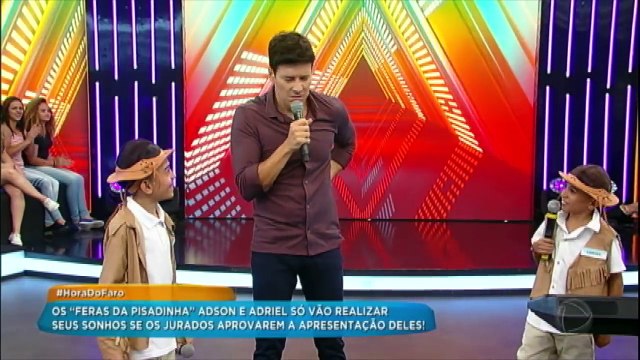 Dupla Feras da Pisadinha realiza sonho no palco do Hora do Faro