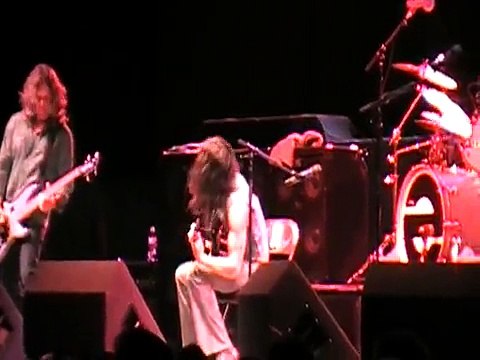 Nuno Bettencourt playing acoustic at the Crossroads 2009