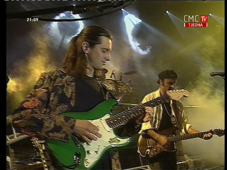 Crvena jabuka - Tuga ti i ja (live)