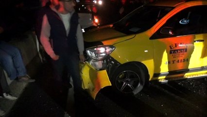 Kazaya bakarken kaza yaptılar: 3 yaralı