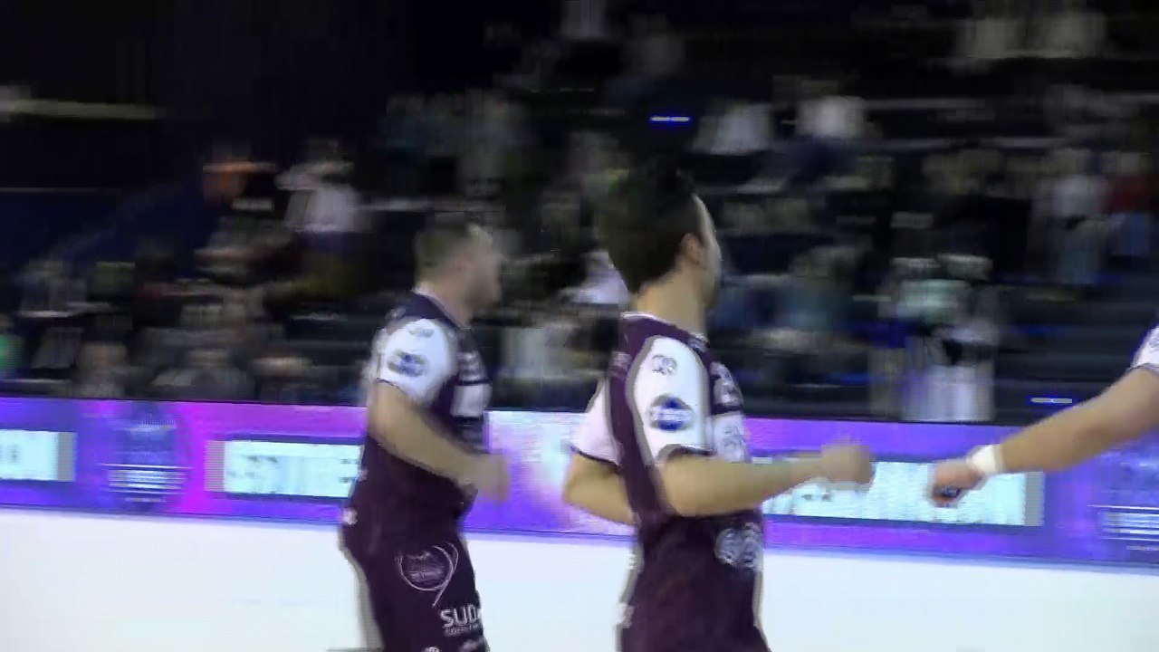 Les fins des 2 périodes du match Istres Billère