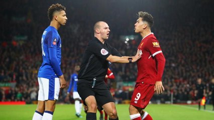 Video herunterladen: Klopp proud of how Firmino handled Holgate racism claims