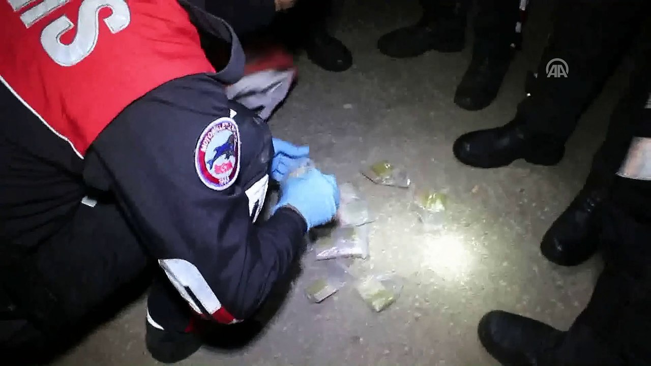 Polisten kaçarken duvara çarptılar - ADANA