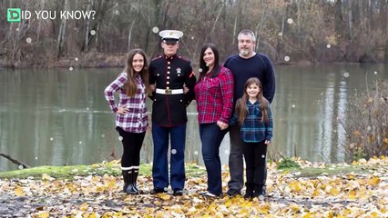 This Dad Went To Take A Picture With His Family – But Then They Spotted Somebody Hiding In The Back