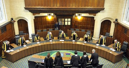 Yüz Kızartıcı Suçtan Yargılanan Baba, Mahkeme Salonunda Boğazını Kesti