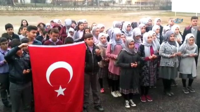 Öğrenciler, biriktirdikleri harçlıkları Mehmetçiğe gönderdi