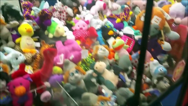 Bad Baby Victoria - Crying Freak Family Claw Machine Double Win Master Daddy Wins Plush Smurf Haul