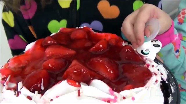 Bad Baby Victoria Annabelle Freak Family Cake Giant Challenge Messy Toy Freaks