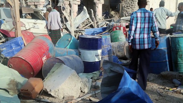 Somali'de bomba yüklü araçlarla saldırı - olay yeri - MOGADİŞU