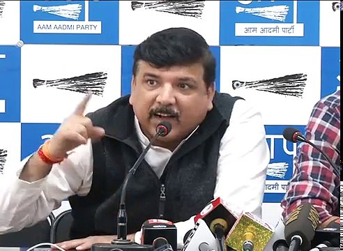 8 lakh thousand crores of debt are on some industrialists like Ambani and Adani and the common man has the money in the banks, which institution should the commom man trust: AAP