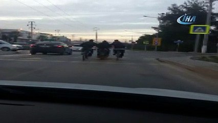 Trafikte inanılmaz görüntü! Bisiklet sürmekten yorulunca...