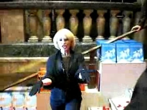 Kylie Minogue dédicace au Virgin Mégastore Paris