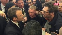 Après les sifflets, Macron au contact des agriculteurs en colère