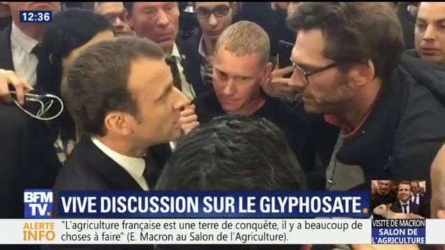 “Vous m’avez sifflé dans le dos”: échange houleux entre Macron et les agriculteurs