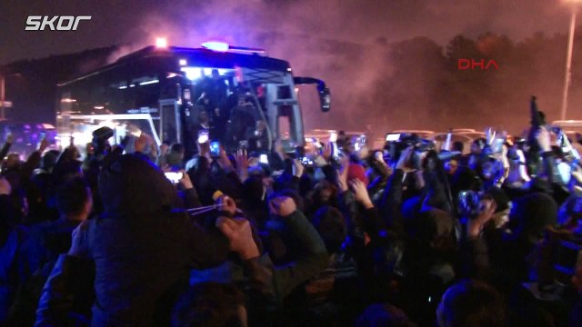 Derbi galibi Beşiktaş'a Ümraniye'de coşkulu karşılama