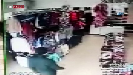 Kasanın boş olduğunu gördü, sadaka kutusunu çaldı