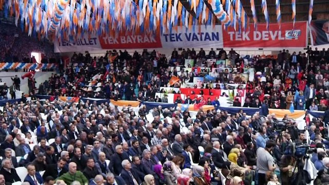 Başbakan Yıldırım:'Biri çıkmış diyor ki 'Cumhur İttifakı ahlaksız teklif.' Yahu bu nasıl bir kendini bilmezlik. Sen 'Cumhur İttifakı'na, milletin adının geçtiği böyle bir yere bu benzetmeyi nasıl yaparsın. Bunlar fikir üretemeyince