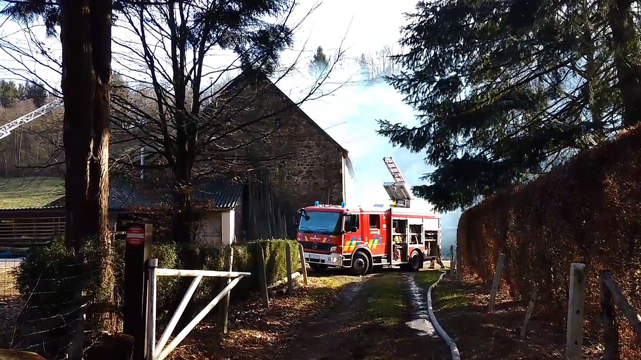 Les pompiers interviennent pour un incendie dans une ferme à Neufmarteau (Jalhay)