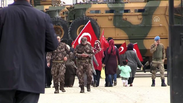 Zeytin Dalı Harekatı - Suriye'ye gitmeye hazırlanan askerler ile aileleri hasret giderdi - GAZİANTEP