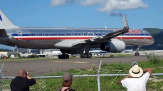 Jumbo jet barrels towards mountain during extreme takeoff