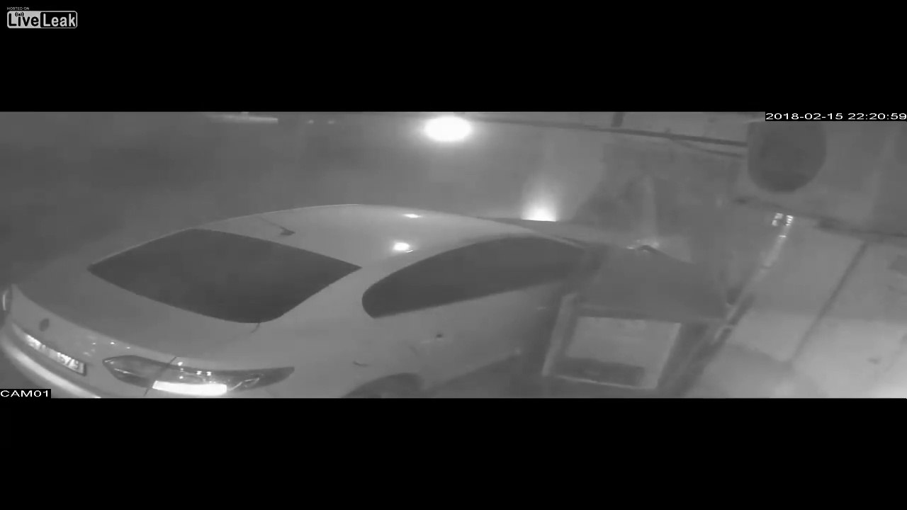 Ivre, il rentre sa voiture dans un magasin de nuit !