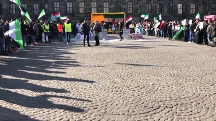 Doğu Guta'da Bombaları Durdur" Gösterisi