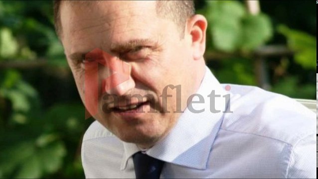 AKEP dhe Ilir Zela dështojnë ti japin 8 mln euro qyl Albtelecom-it. Shtyhet vendimi, ikin nga sikleti të dhjerë por krenarë. Pamfleti.com zbuloi skandalin