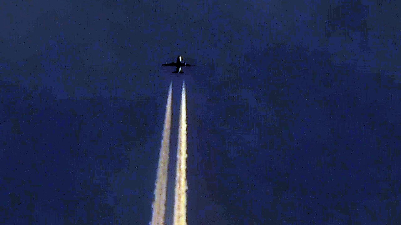 my nikon b500 super zoom camera zoom test on a aircraft aircraft close up