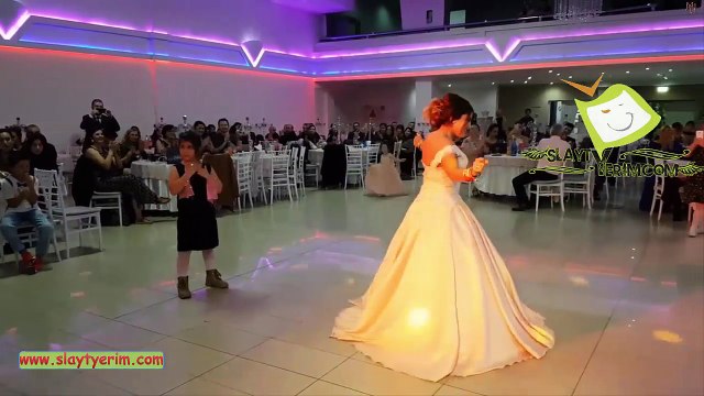 Damat çaldı gelin oynadı