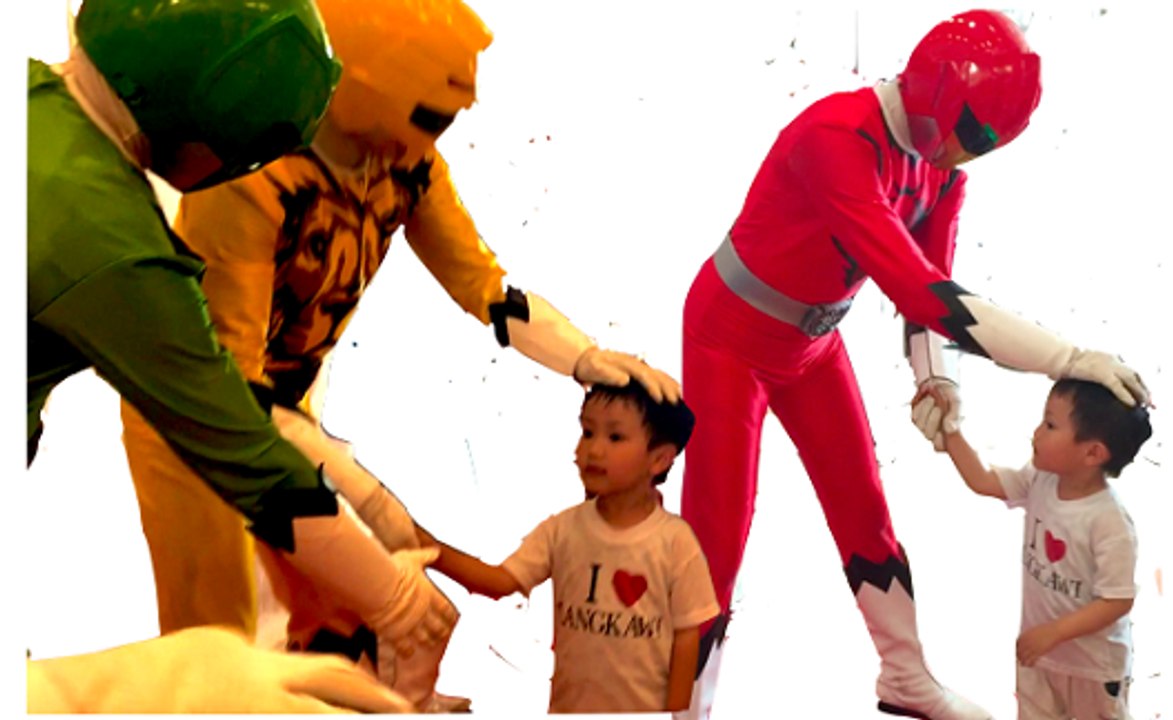 【動物戦隊ジュウオウジャーショー】ジュウオウジャーと握手会！ 3歳のトレーシーと1歳のスティーブ スペシャルショー 高画質 Doubutsu Sentai Zyuohger Supersentai Show