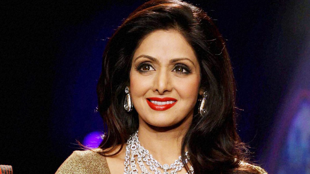 Actor Sridevi passes away in Dubai, Bollywood mourn her sudden demise | Oneindia news