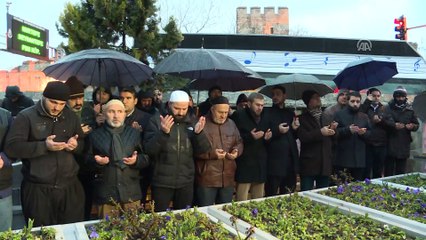 Necmettin Erbakan, mezarı başında anıldı - İSTANBUL