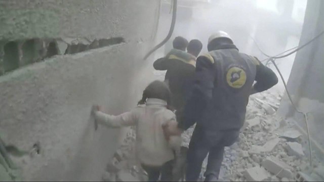 Besieged civilians in Eastern Ghouta await UN aid