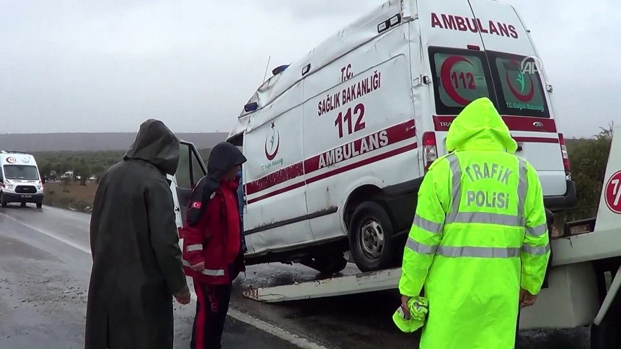 Kilis'te ambulans devrildi