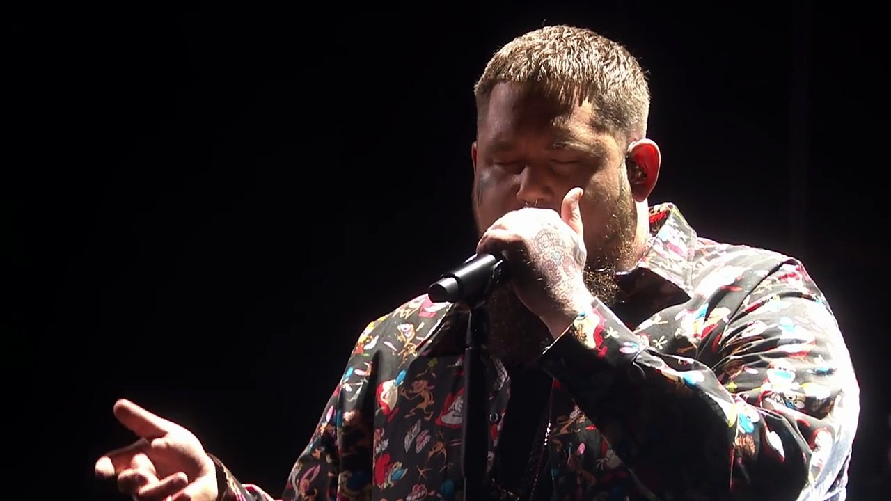 Rag'n'Bone Man - Skin (Live from the BRITs 2018) ft. Jorja Smith [720p]
