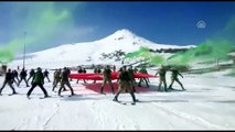 Mehmetçikler kayak öğreniyor - SİVAS